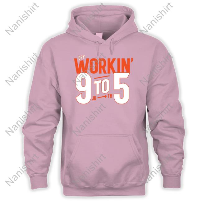 Cincy Shirts Dey Workin' 9 To 5 Sweatshirt